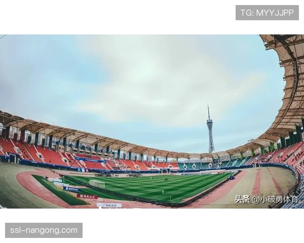 【2026年4月中超联赛·赛中·花絮特写:大雨中河南队球迷高唱队歌,激励球队完成逆转 【2026年4月中超联赛·赛中·花絮特写:大雨中河南队球迷高唱队歌,激励球队完成逆转