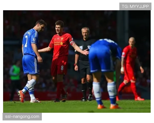 特写镜头:伯恩利主场球迷在降级后集体高歌致敬球队